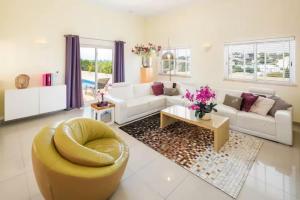 Carvoeiro villa near beach heated pool
