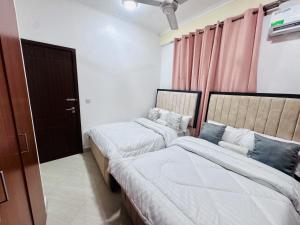 Palm Breeze 3BR Apartments