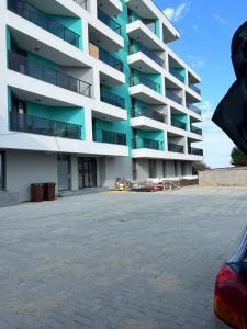 Tommy Seaside Apartment Steps from Nibiru