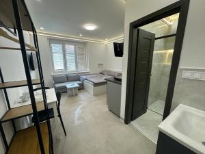 Happy House Apartments 1 free parking
