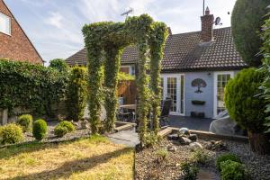 3BR Home in Newton Near Chester Centre - Free Parking