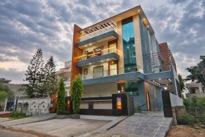 Grand Home
