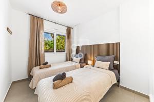 Pilar Sunplace Deluxe, groundfloor resort apt with pool and garden view, by OYOOSTAYS