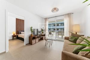 Pilar Sunplace Deluxe, groundfloor resort apt with pool and garden view, by OYOOSTAYS