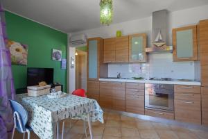 Villa Smeralda - Pool, Private Garden & Beach 100m
