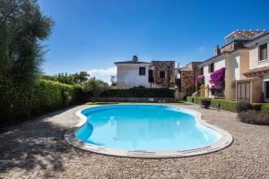 Villa Smeralda - Pool, Private Garden & Beach 100m