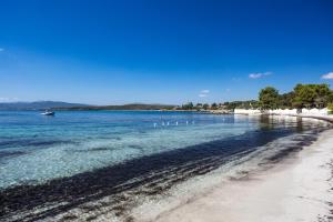 Villa Smeralda - Pool, Private Garden & Beach 100m