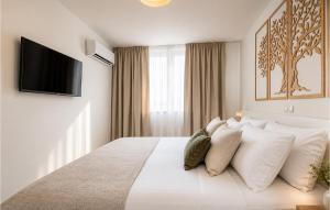 Beautiful Apartment In Vir With Wifi