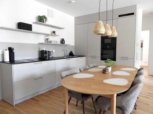 Luxuriöses 4-Zimmer-Apt im Boho-Stil I Top-Lage I Familienfreundlich I Terrasse I Küche I Netflix I Kostenloser Parkplatz I 105 m2