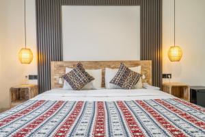 Tropical 2BR Pool Villa Walk to Berawa Canggu