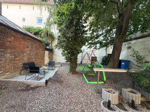 Guntia Family Apartments mit einem Garten und einem Spielplatz