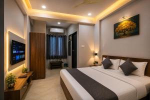 Hotel VK palace - Near Indore Railway Station