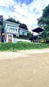 Koh Sirey Beachfront Pool Villa