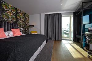 Club Deluxe Sea View  room in Malmaison Brighton