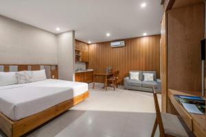 Carol Villa 2 , 5BR, Pool, My Khe Beach