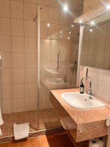 großes Doppelzimmer in Hotel im Herzen von Inzell