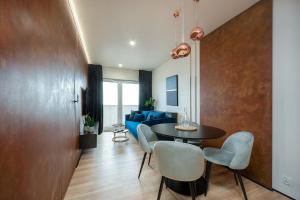 Skyline Copper Apartment near Manufaktura by City Host parking