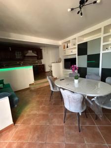 Pio XI Garden & Lake View Apartment
