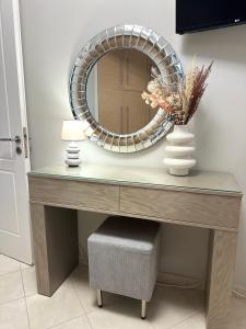 Modern Apartment Near Athens Airport, Beach & Metropolitan Expo
