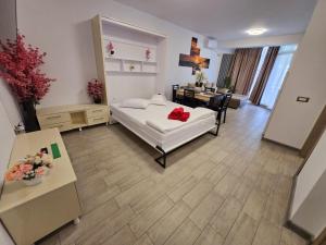 Azizi Sea Breeze Premium Residence - Beach Pool & Spa Resort langa plaja
