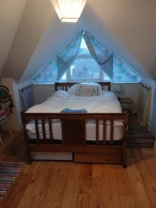 Spacious, pretty double room with ensuite near sea