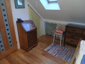 Spacious, pretty double room with ensuite near sea