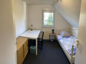 Günstige Monteurzimmer - oder als ganzes Haus zu vermieten