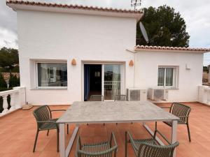 Großzügiges Ferienhaus in Benissa mit 2 Wohnungen, Pool & Meerblick