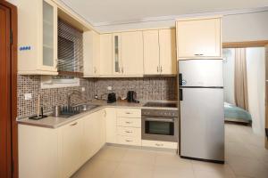 M s Little House