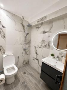 Kingsland Apartment Ksamil