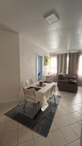 Apartamento Bem localizado próximo ao Shopping da Bahia