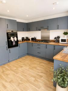LONG STAY Contractors, Swindon, 3 Bed, Parking, Fast WiFi,