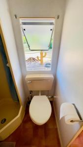 Chez Les Garçons Mobile home vintage, confortable avec piscine