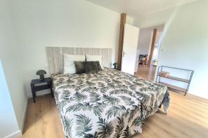 Spacious house with large garden in Lancieux