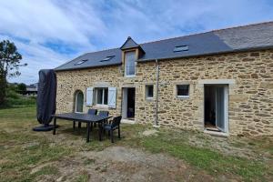 Spacious house with large garden in Lancieux