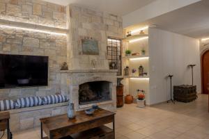 Casa di Tzaki Stone House with Garden & BBQ