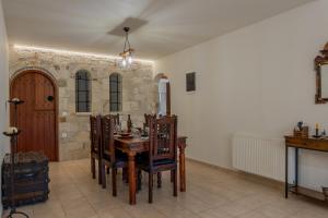 Casa di Tzaki Stone House with Garden & BBQ