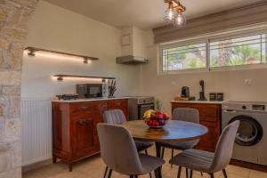 Casa di Tzaki Stone House with Garden & BBQ