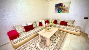 Cozy 2-Bedroom Apartment -AC - Fast Wi-Fi - Family, Mabrouka