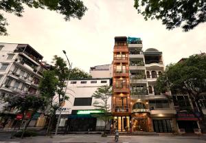 2 Double beds street view Apartment at center of Hanoi old quarter