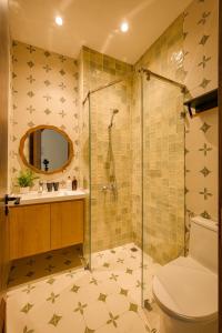 2 Double beds street view Apartment at center of Hanoi old quarter