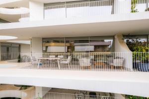 Architectural 3BR Luxury Oasis 3rd Floor in Voula