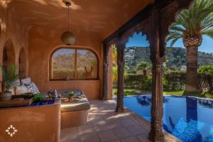 Villa ALHAMBRA DEL PORTET by Abahana Luxe