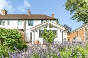 3 Bedroom Home Near Oxford City Centre with Private Parking