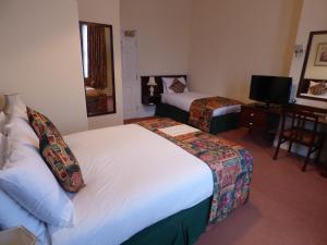 Deluxe Family Room room in Arundel House Hotel