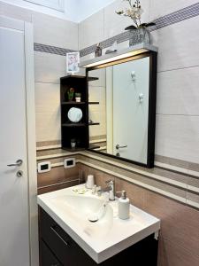 Rome Holiday Nest