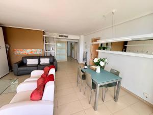 Apartamento frente al mar con WIFI y parking.