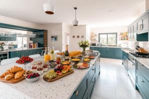 Caparica Beach Villa in Golf Condo Pool Barbecue