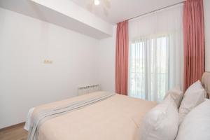 ProRealty- stunning 2Br apartment with great view