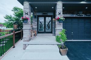 4 Bed 4 Bath Home in Prime Niagara Area 2700 sqf